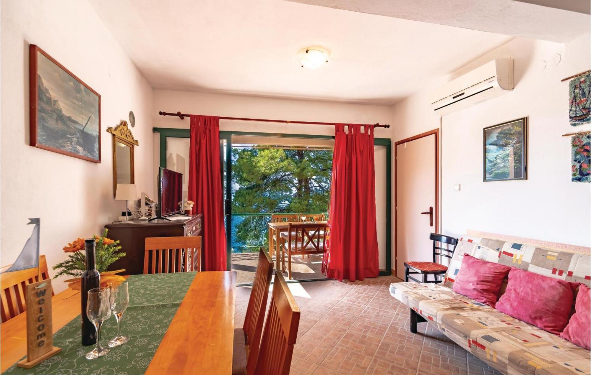 Cozy Apartment In Crnja Luka With Wifi Prigradica Exteriör bild